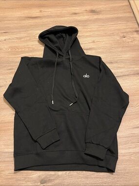 ALO Yoga Black Men's Pullover Hoodie with Subtle Logo